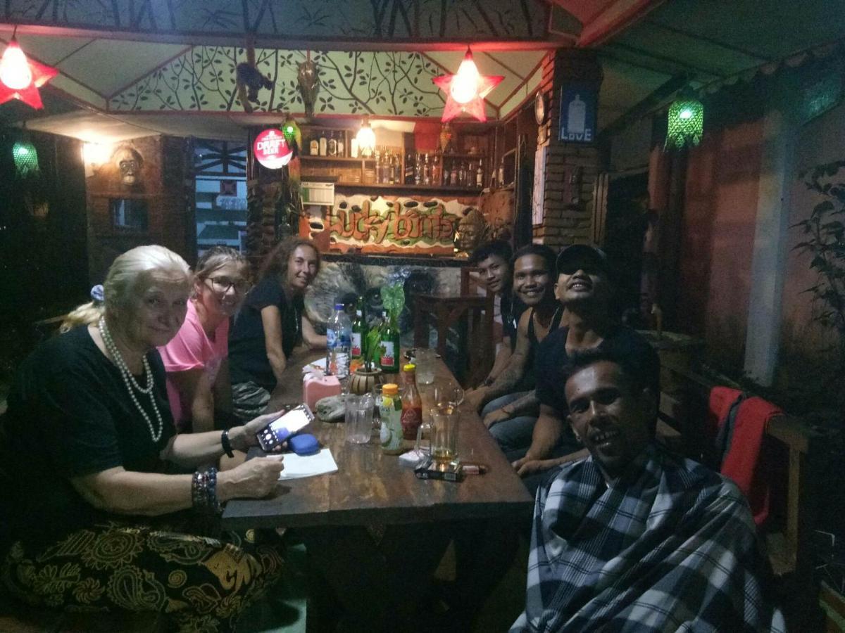 Lucky Bamboo'Bungalows-Resto And Orangutan Jungle Trekking Tours 부킷 라왕 외부 사진