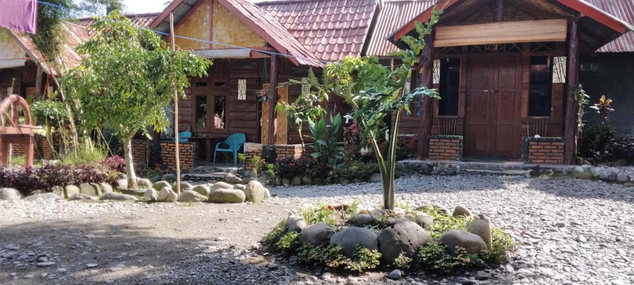 Lucky Bamboo'Bungalows-Resto And Orangutan Jungle Trekking Tours 부킷 라왕 외부 사진
