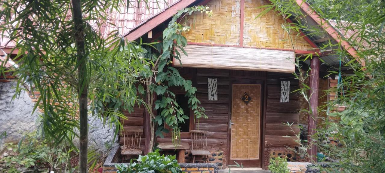Lucky Bamboo'Bungalows-Resto And Orangutan Jungle Trekking Tours 부킷 라왕 외부 사진