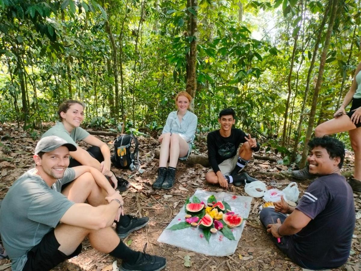 Lucky Bamboo'Bungalows-Resto And Orangutan Jungle Trekking Tours 부킷 라왕 외부 사진