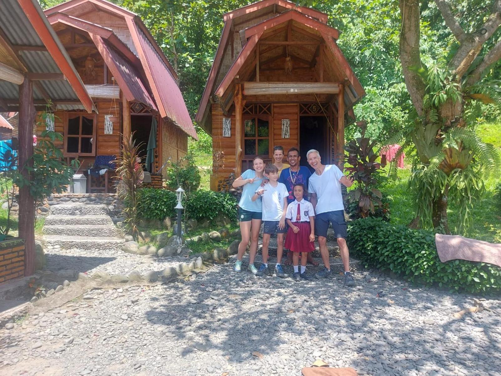 Lucky Bamboo'Bungalows-Resto And Orangutan Jungle Trekking Tours 부킷 라왕 외부 사진