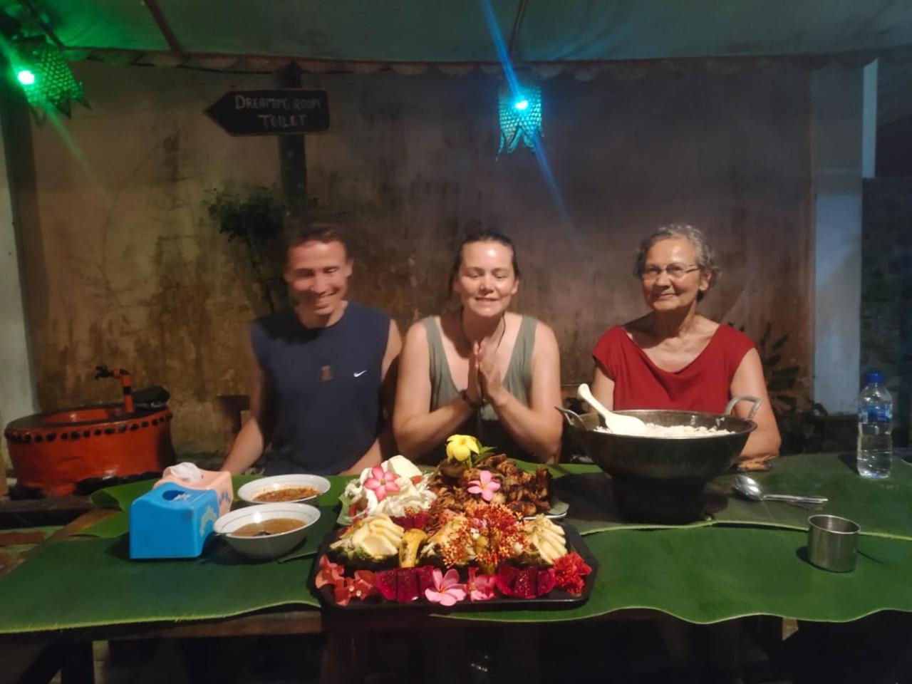 Lucky Bamboo'Bungalows-Resto And Orangutan Jungle Trekking Tours 부킷 라왕 외부 사진