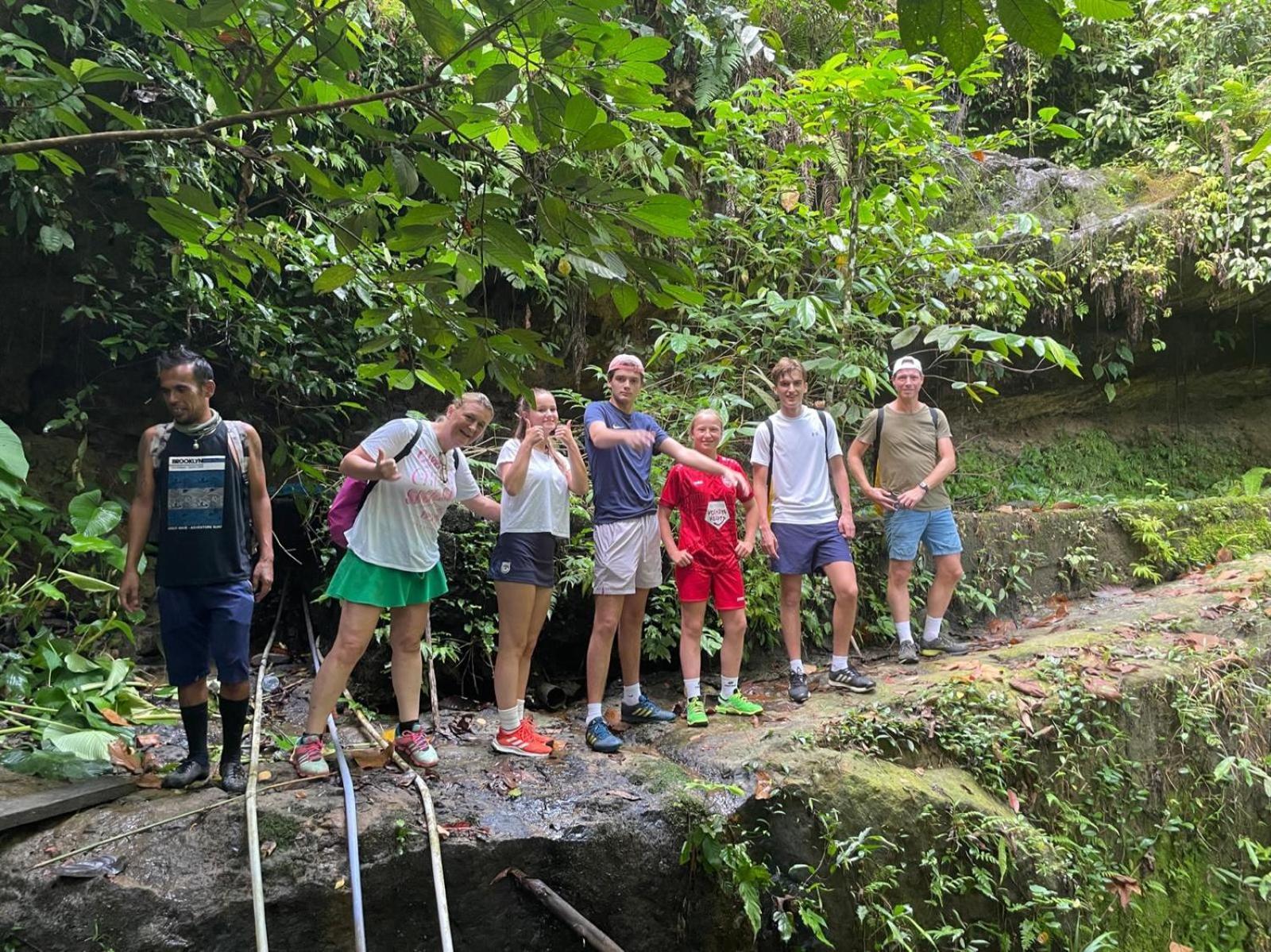 Lucky Bamboo'Bungalows-Resto And Orangutan Jungle Trekking Tours 부킷 라왕 외부 사진